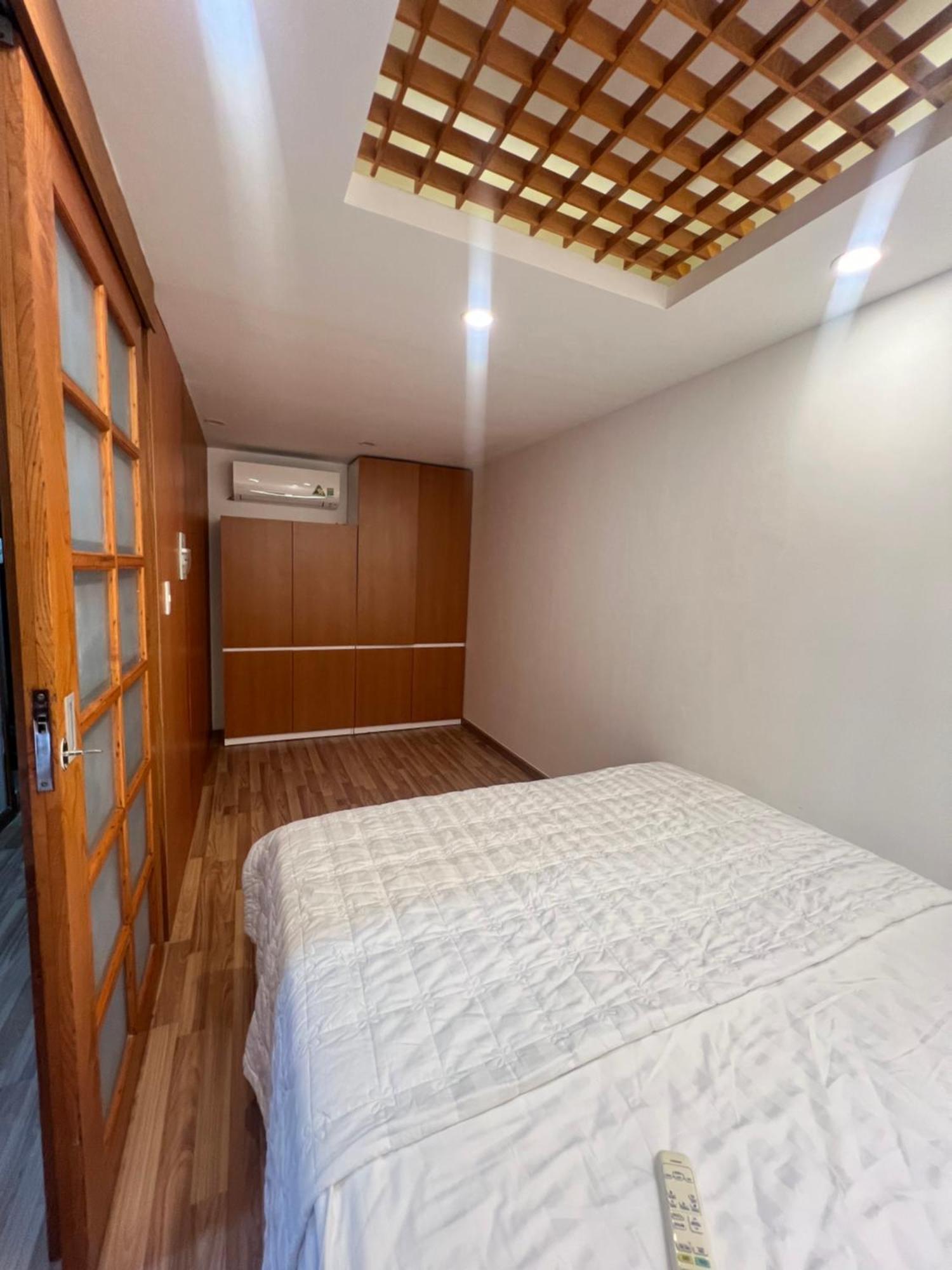 Ho Cao Cap Am Cung Va Hien Dai Phong Cach Nhat * Ho Chi Minh City